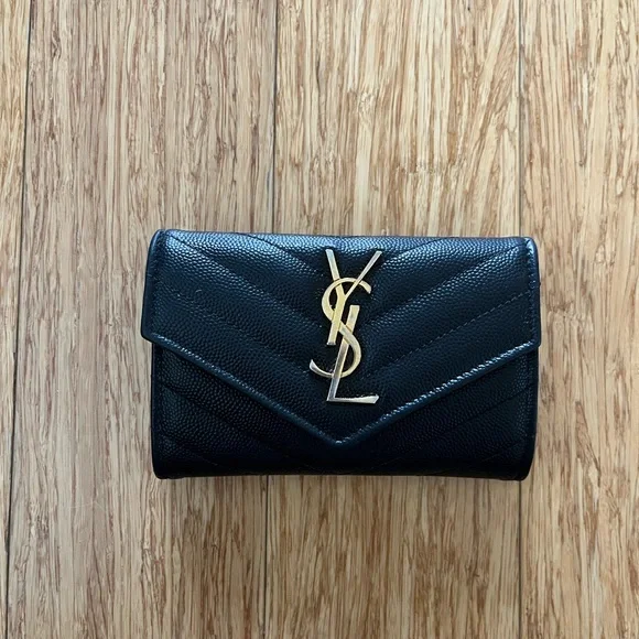 YSL SAINT LAURENT CASSANDRE MATELASSÉ SMALL ENVELOPE WALLET IN GRAIN LEATHER - Picture 2 of 6